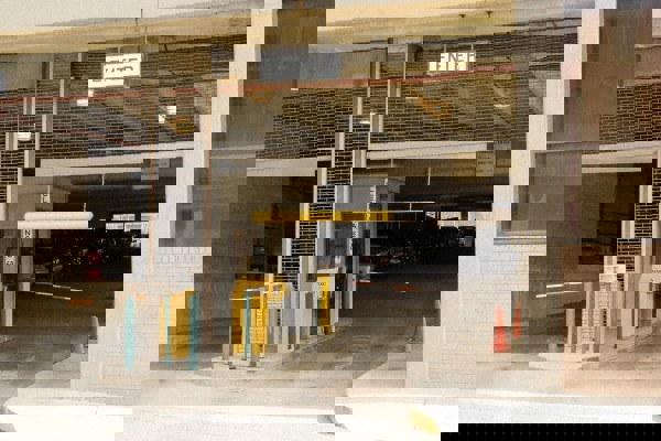 Clearance Bars; Length (Inch): 76 ; Material: Polyethylene ; Color: Yellow ; For Use With: Drive-Thrus; Parking Garages ; Width: 5 ; UNSPSC Code: 46161500